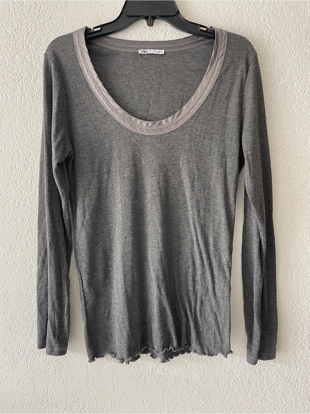 Zara Women’s XL Gray Long-Sleeve Ribbed Scoop Neck Top